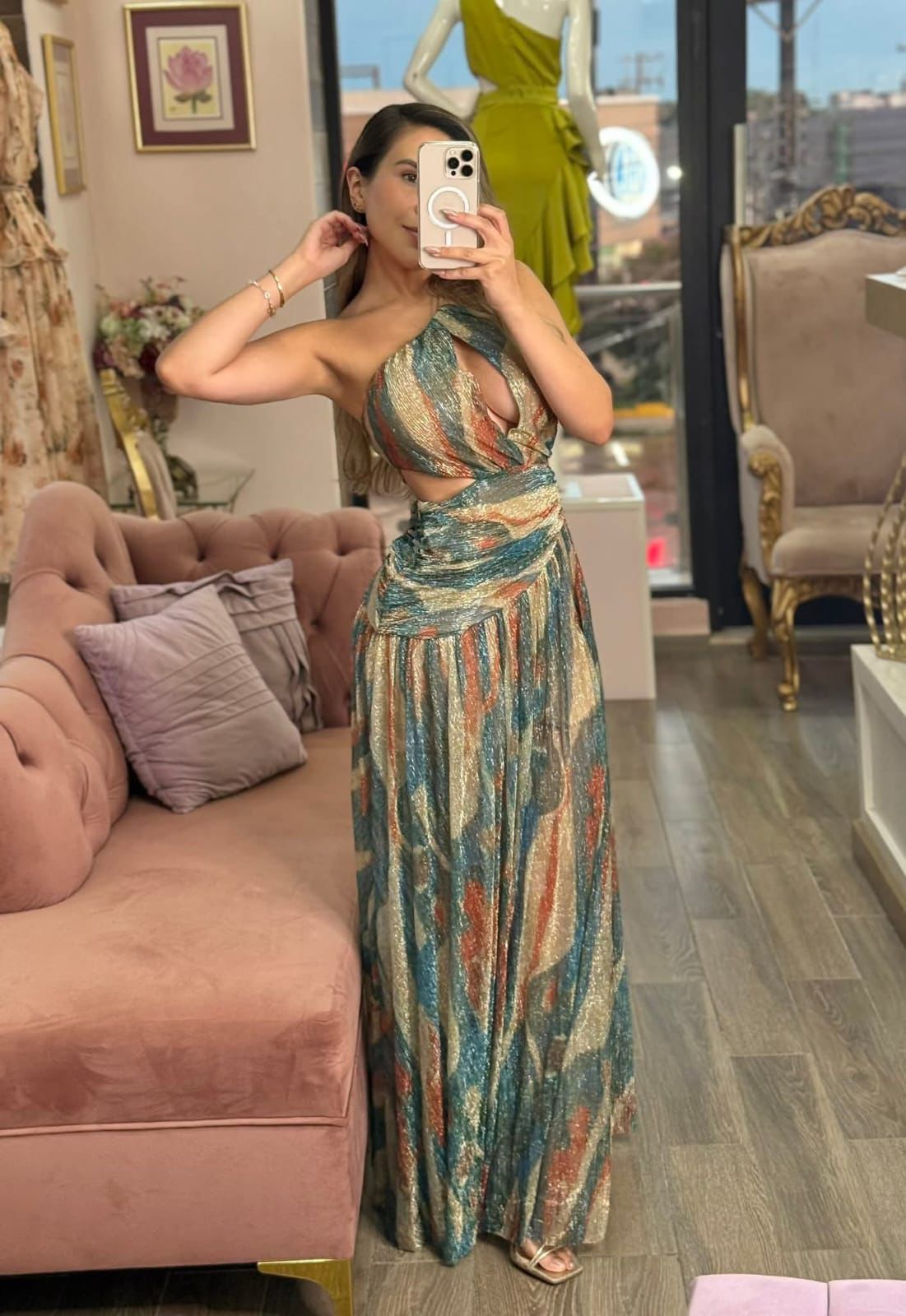 Vestido largo estampado abstracto y brillo metálico