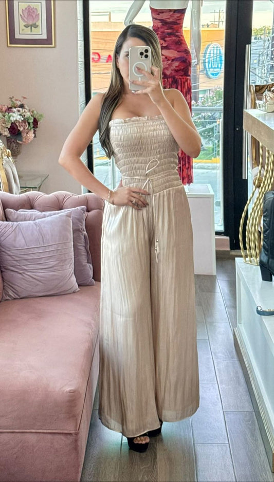 Palazzo beige strapless con pretina elástica y caída fluida