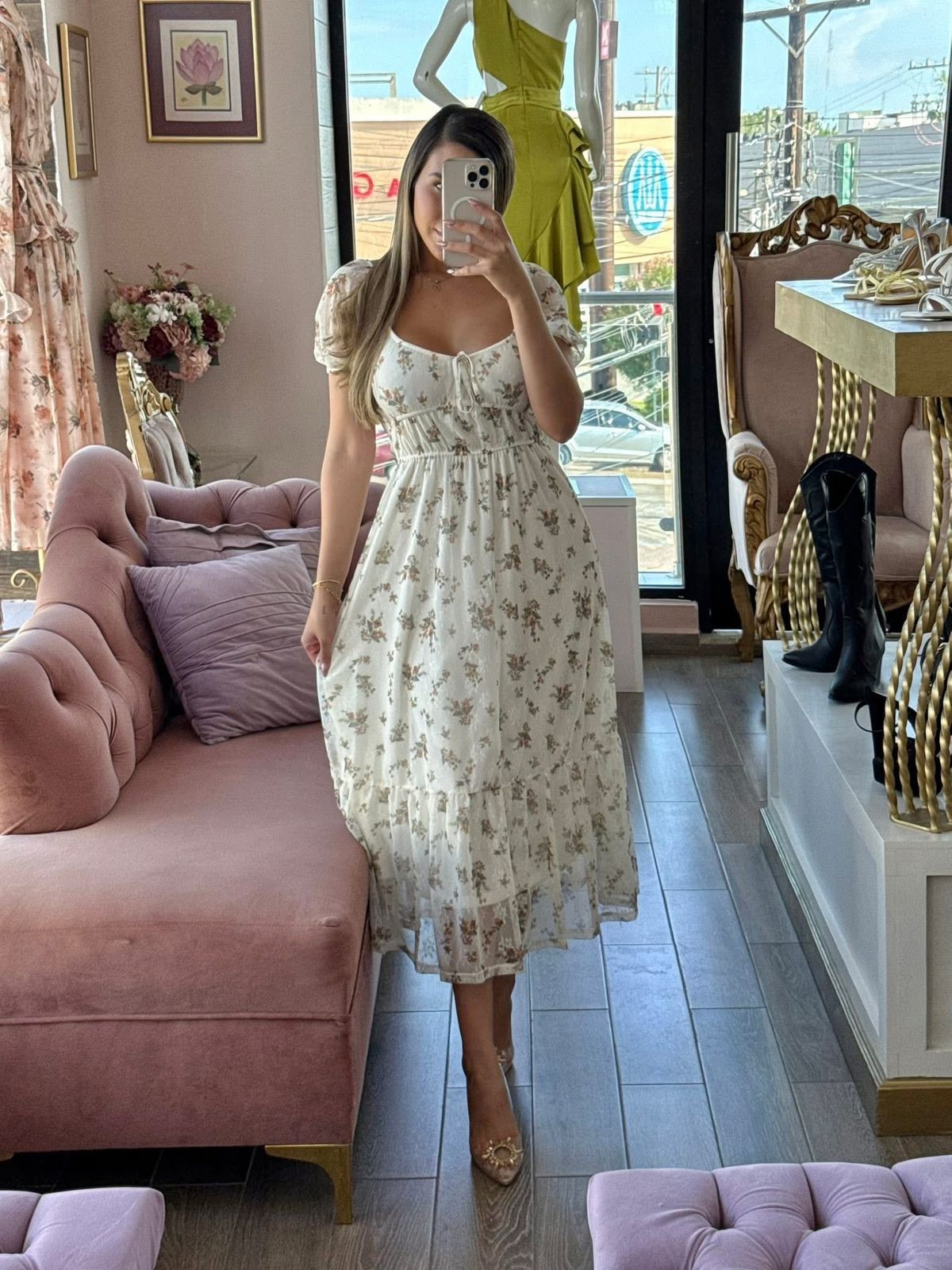 Vestido midi con estampado floral con escote corazón