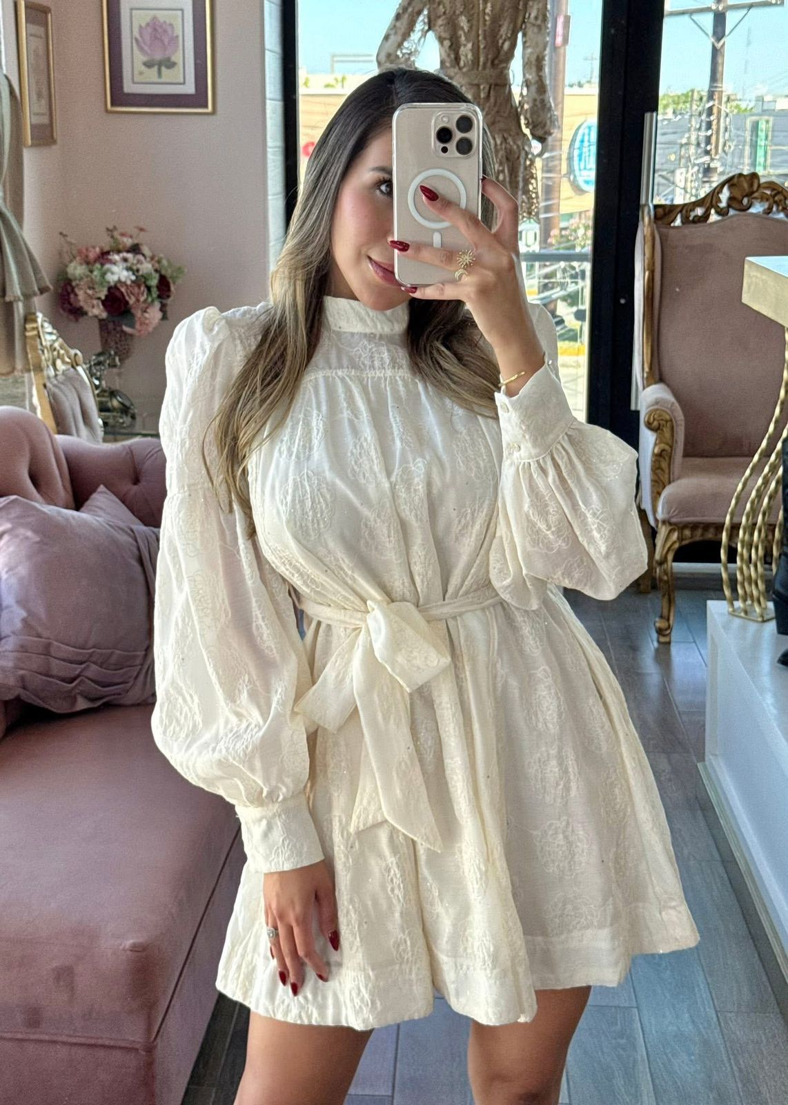 Vestido camisero corto de encaje floral con brillo