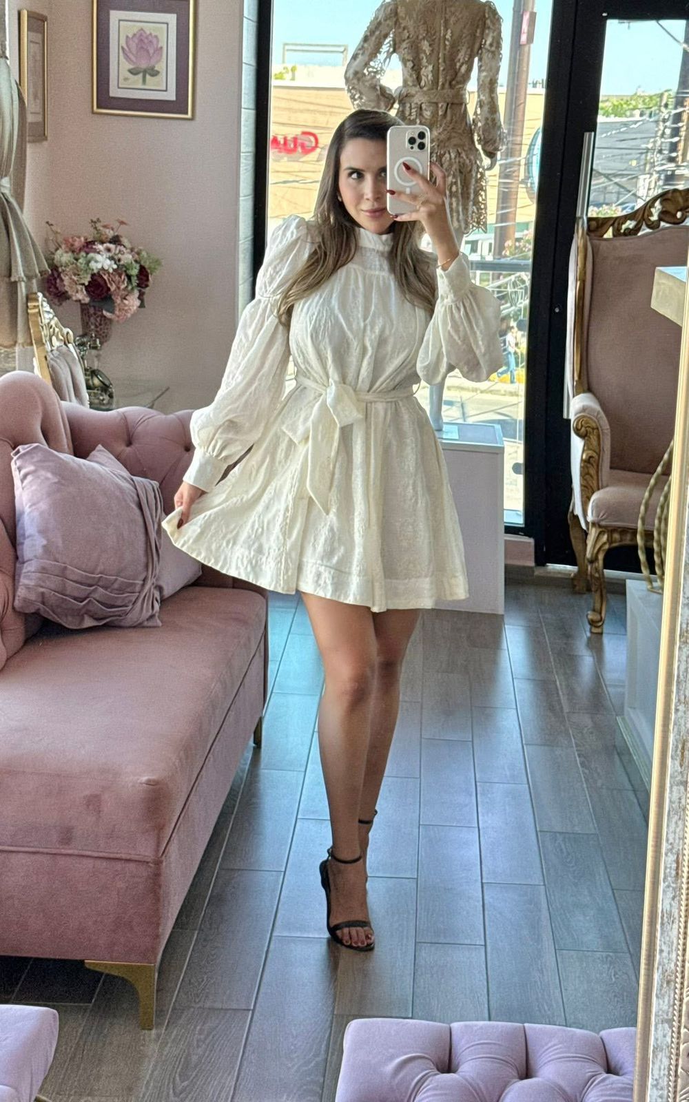 Vestido camisero corto de encaje floral con brillo