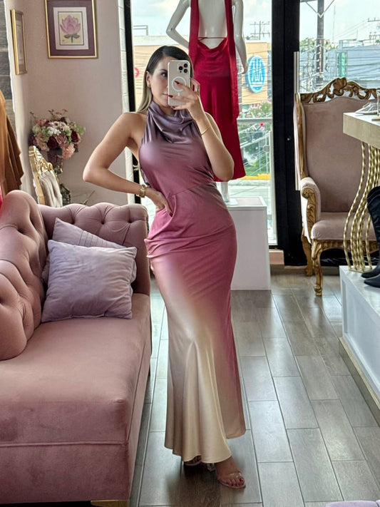 Vestido largo satinado con cuello halter y efecto degradado