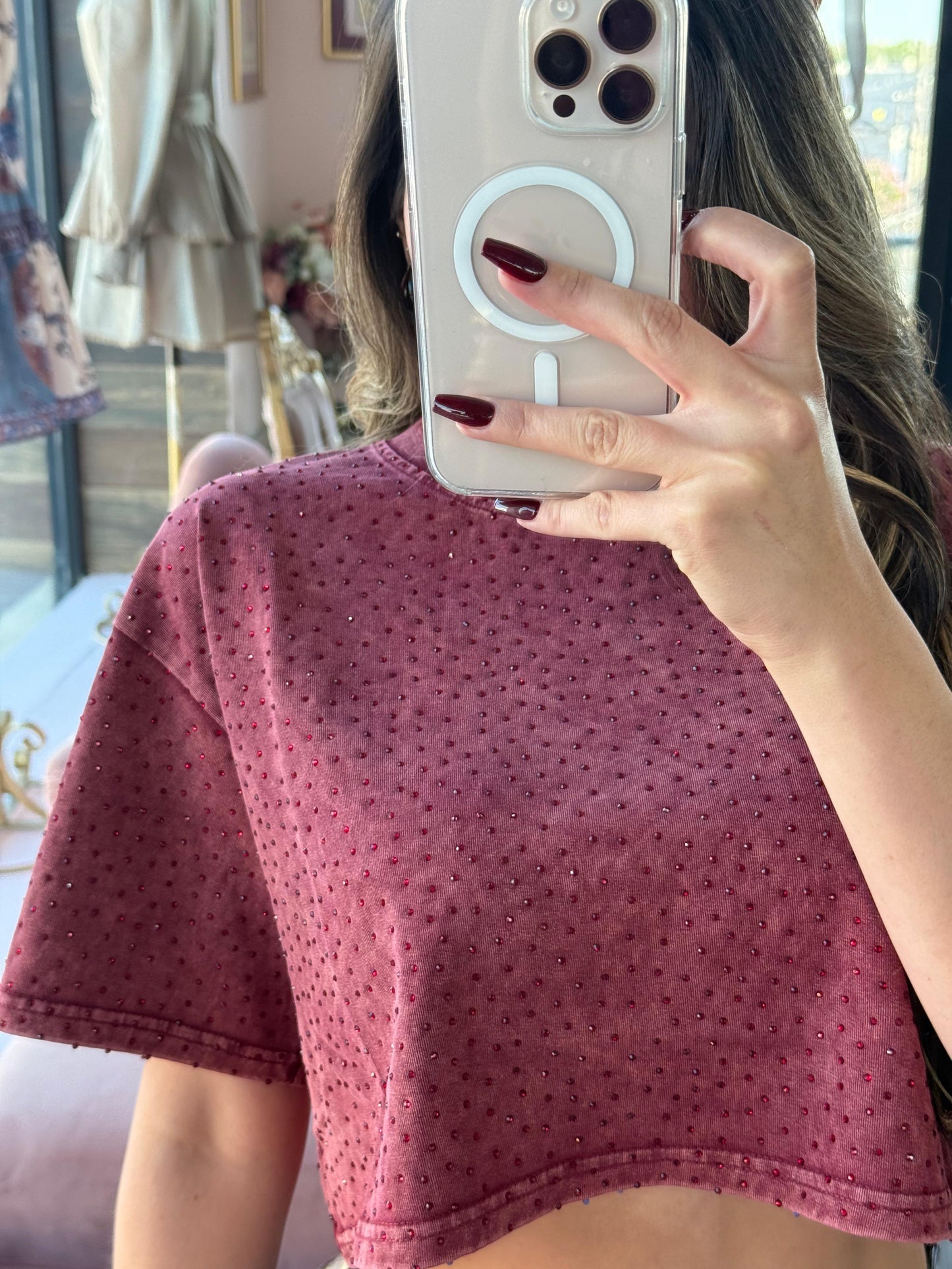 Top corto con aplicaciones brillantes