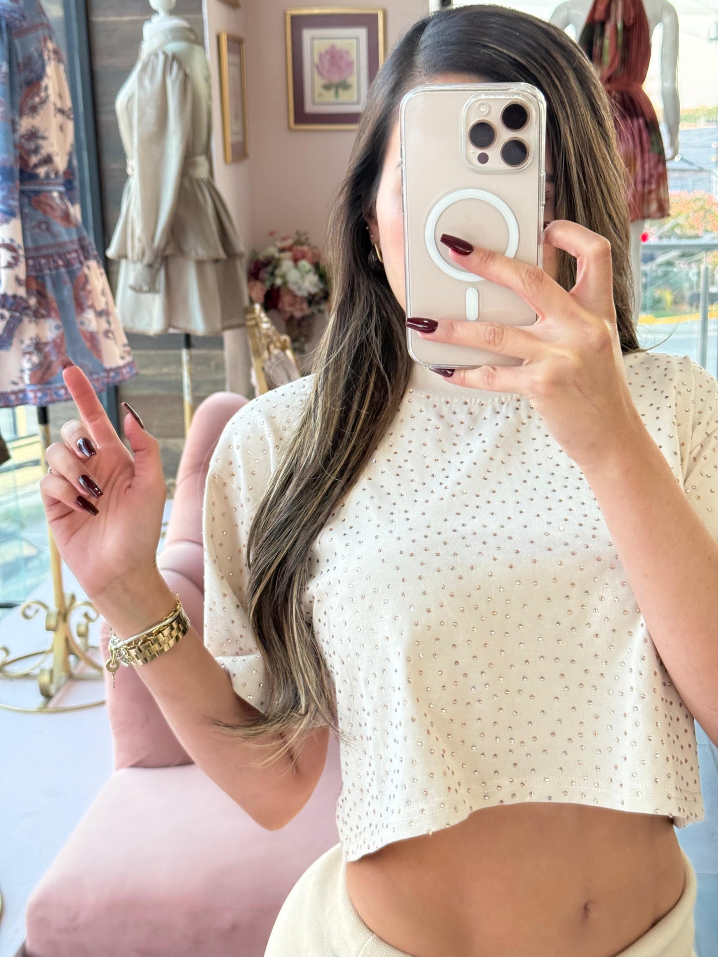 Top corto con aplicaciones brillantes