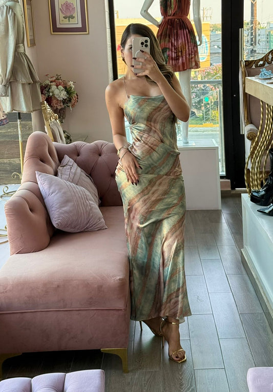 Vestido largo satinado con estampado marmoleado