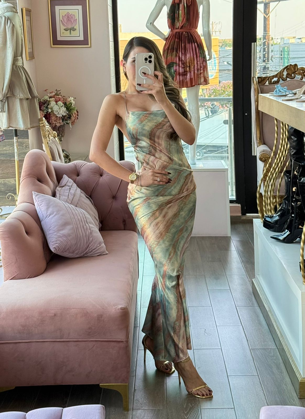 Vestido largo satinado con estampado marmoleado