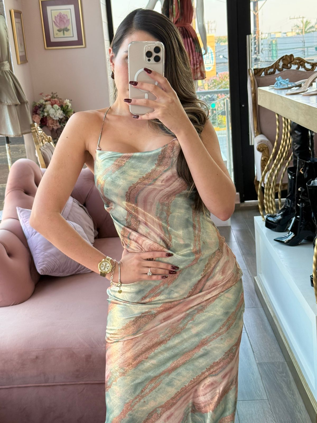 Vestido largo satinado con estampado marmoleado