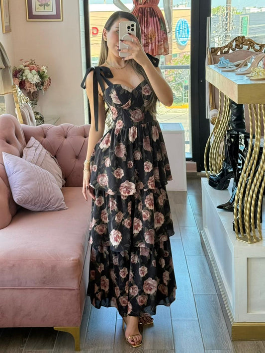 Vestido largo estampado floral de corte fluido en capas