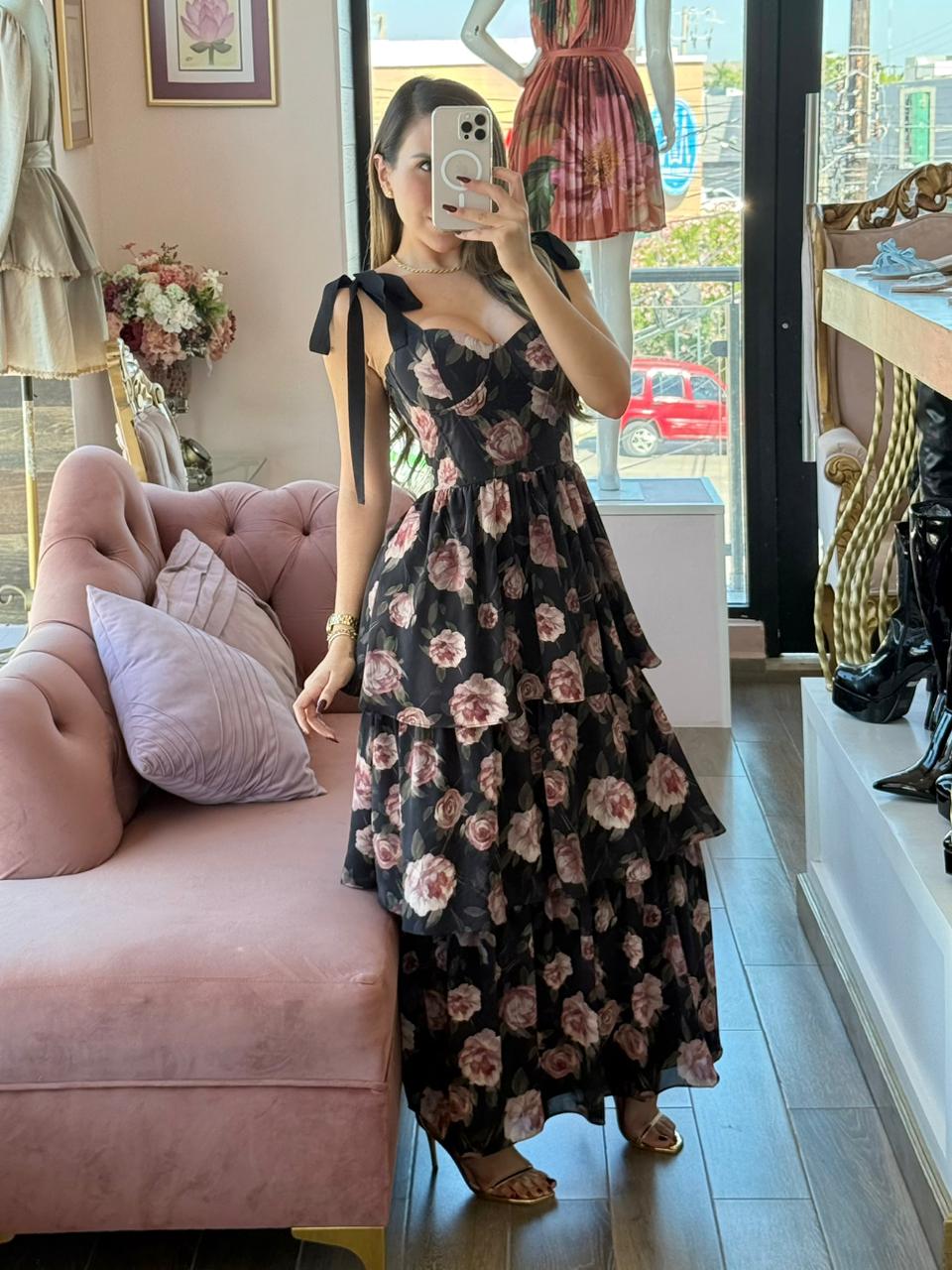 Vestido largo estampado floral de corte fluido en capas