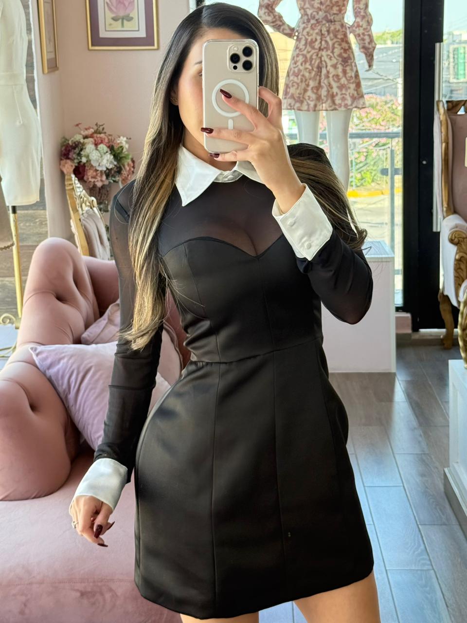 Vestido corto manga larga con cuello, puños en contraste