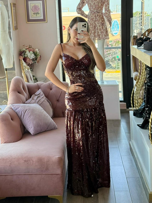 Vestido largo de lentejuela con escote corazón