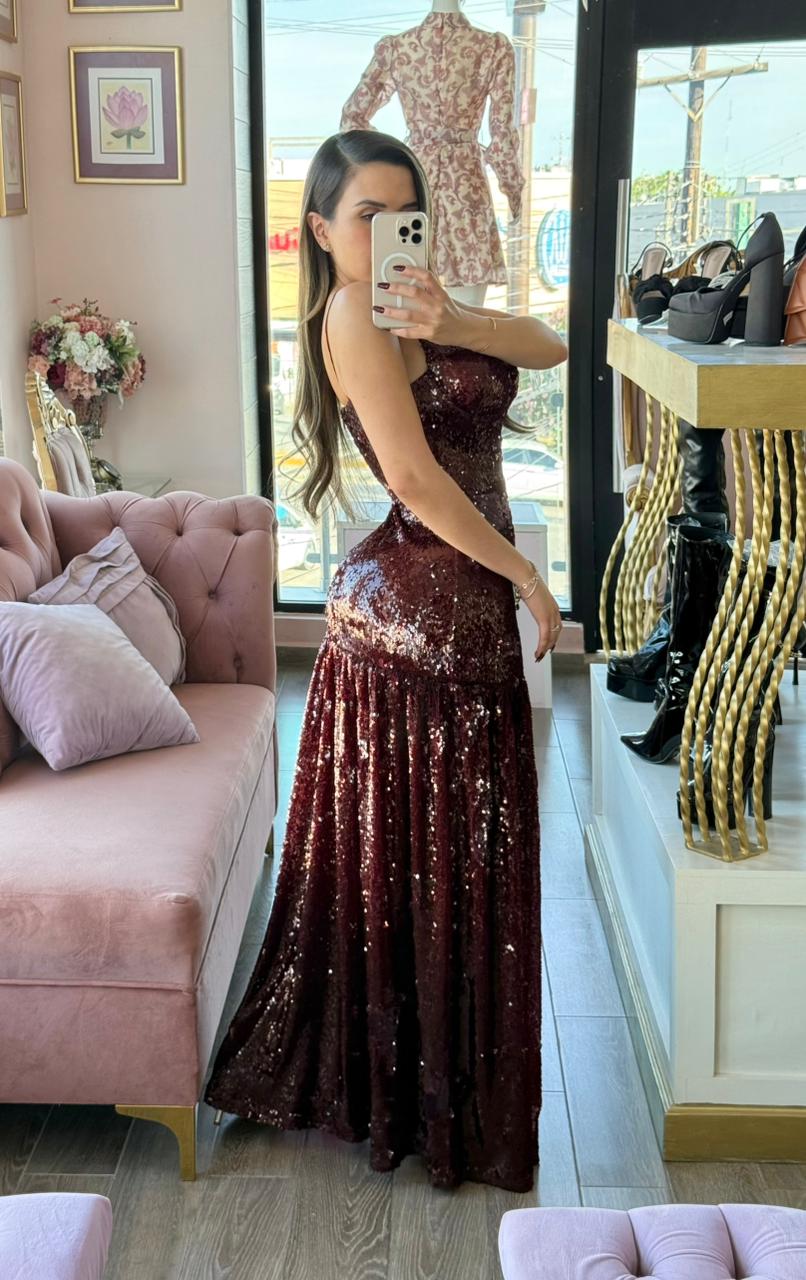 Vestido largo de lentejuela con escote corazón