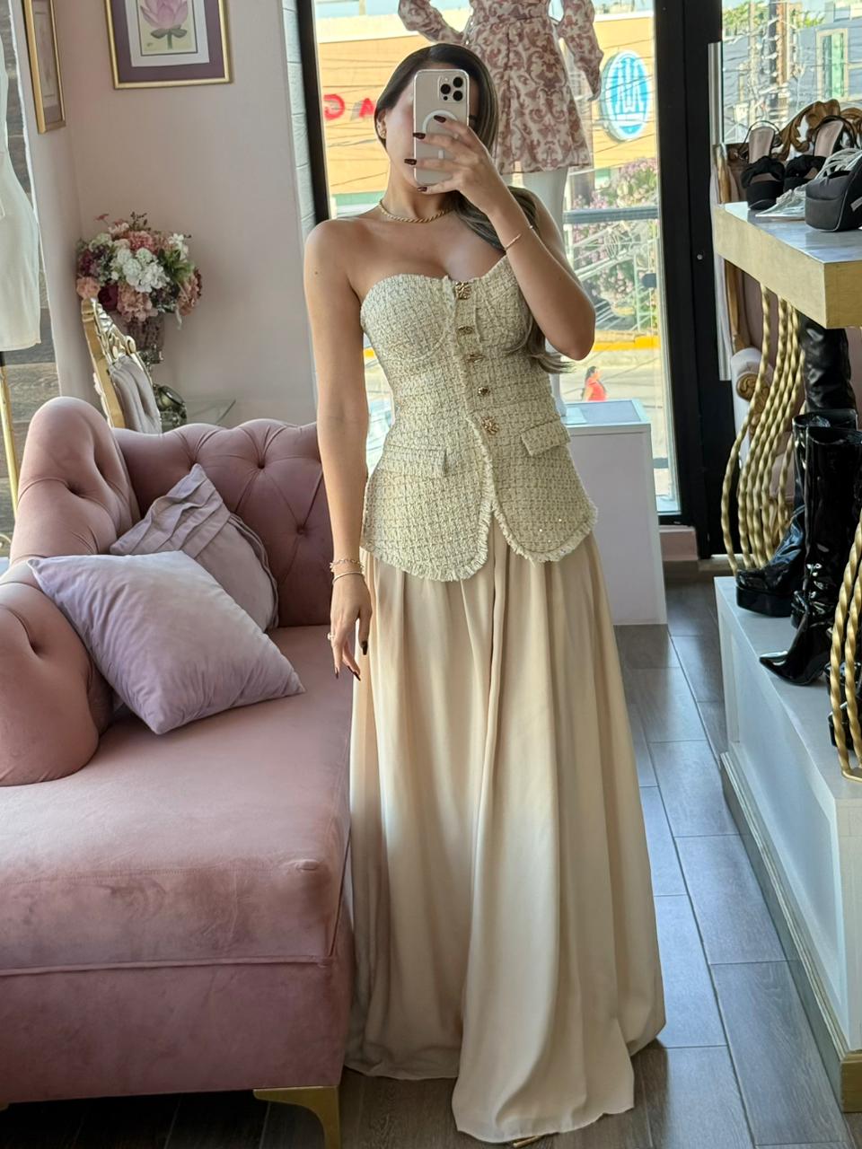 Vestido largo strapless tweed beige caída fluida