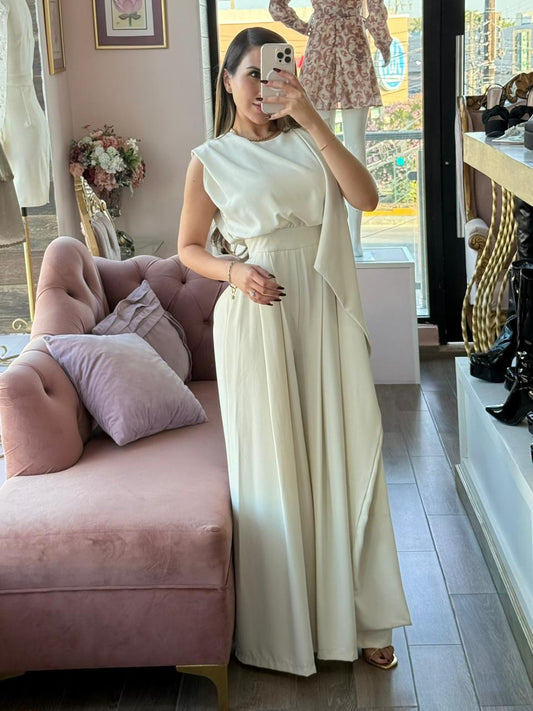 Palazzo de corte amplio con detalle lateral