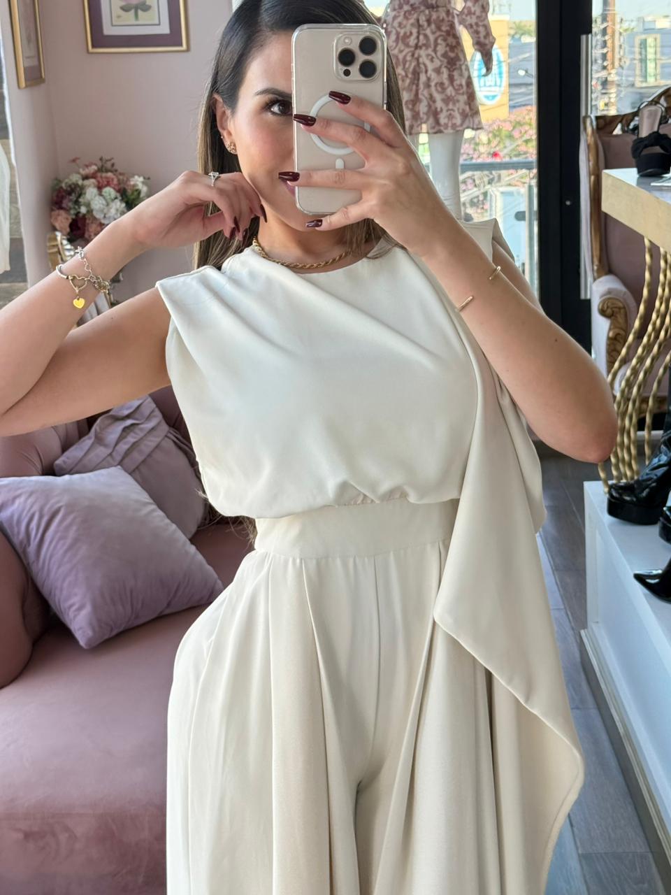 Palazzo de corte amplio con detalle lateral