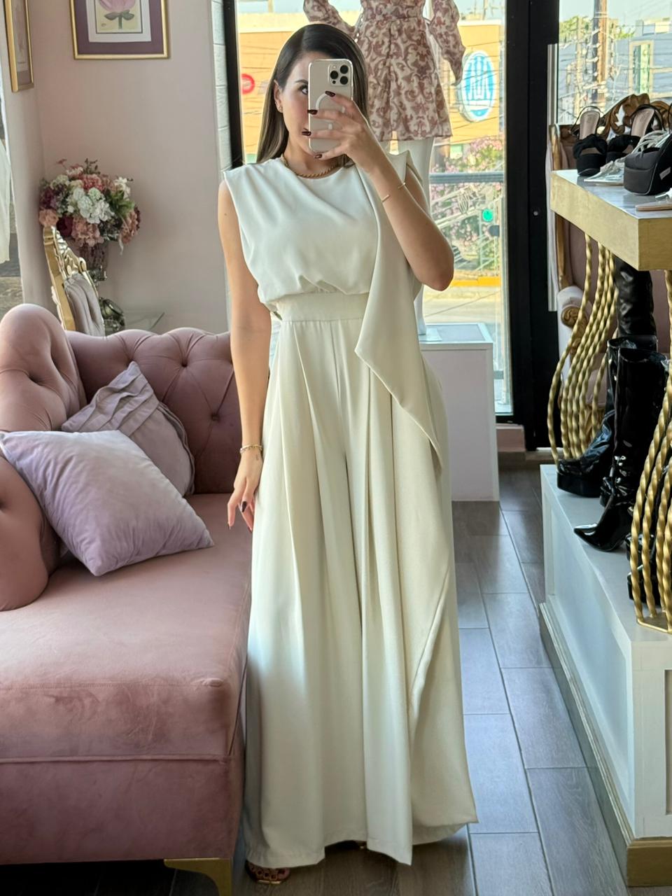 Palazzo de corte amplio con detalle lateral