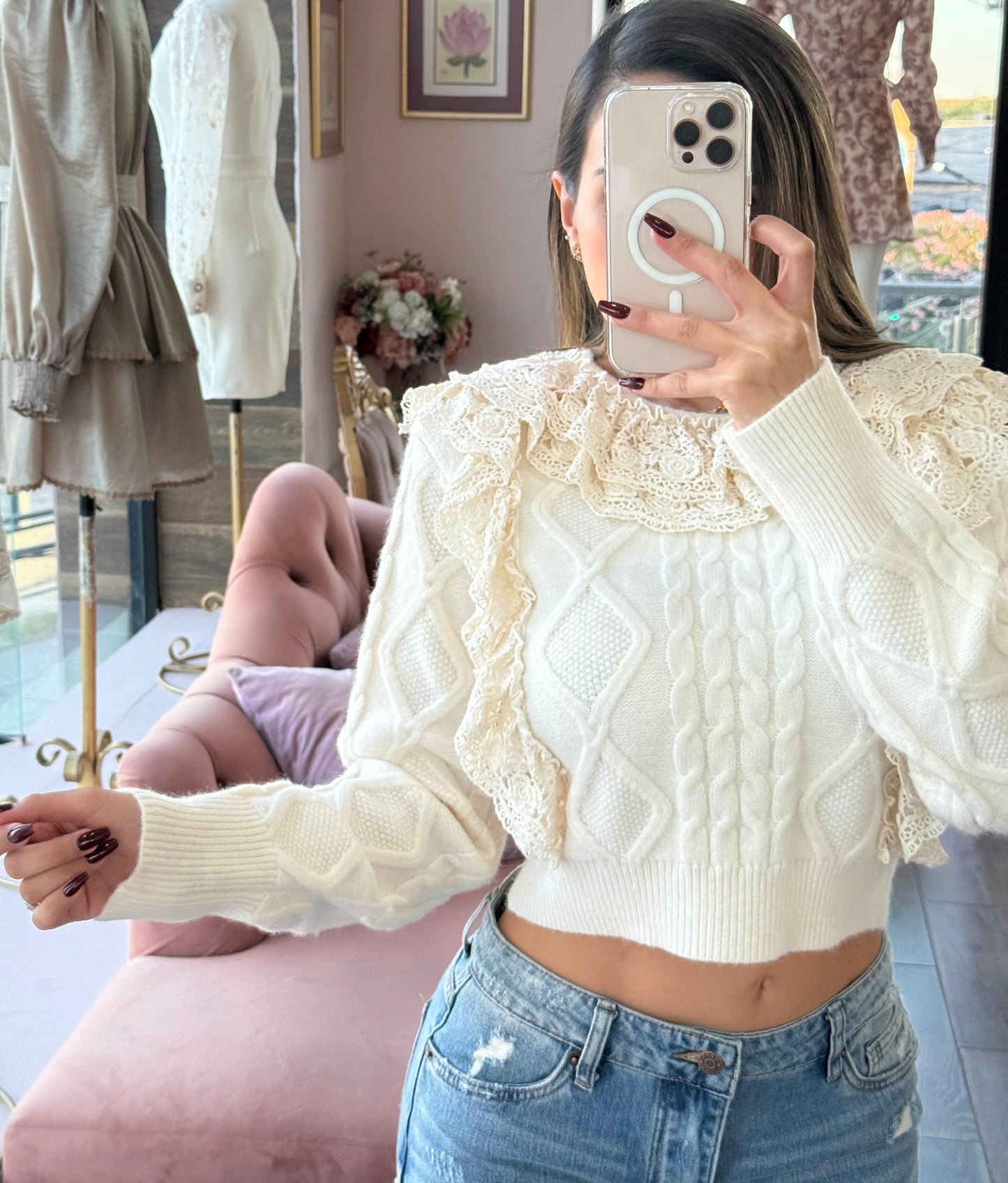 Suéter corto de punto con volantes de encaje