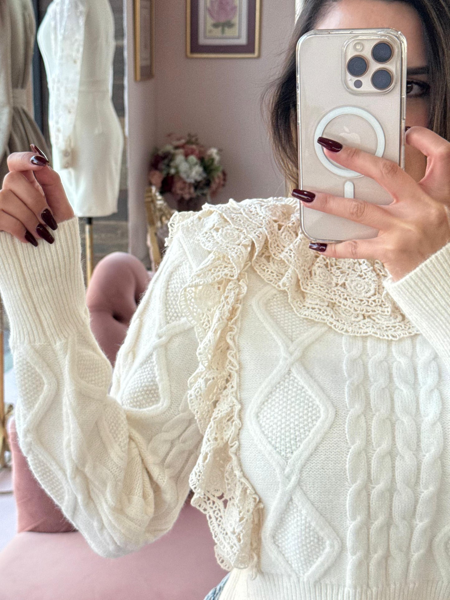 Suéter corto de punto con volantes de encaje