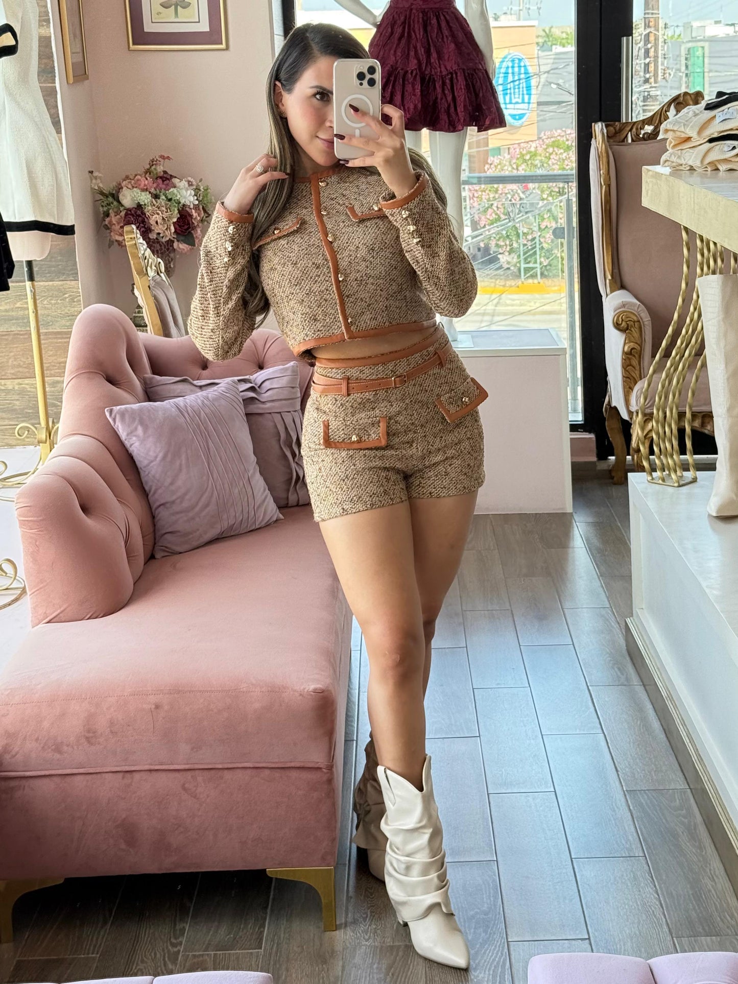 Set corto de tweed con detalles de vinipiel