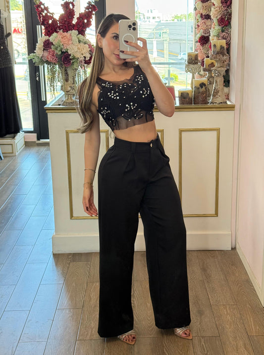 Set de transparencia negro con aplicaciones en top y pantalón amplio