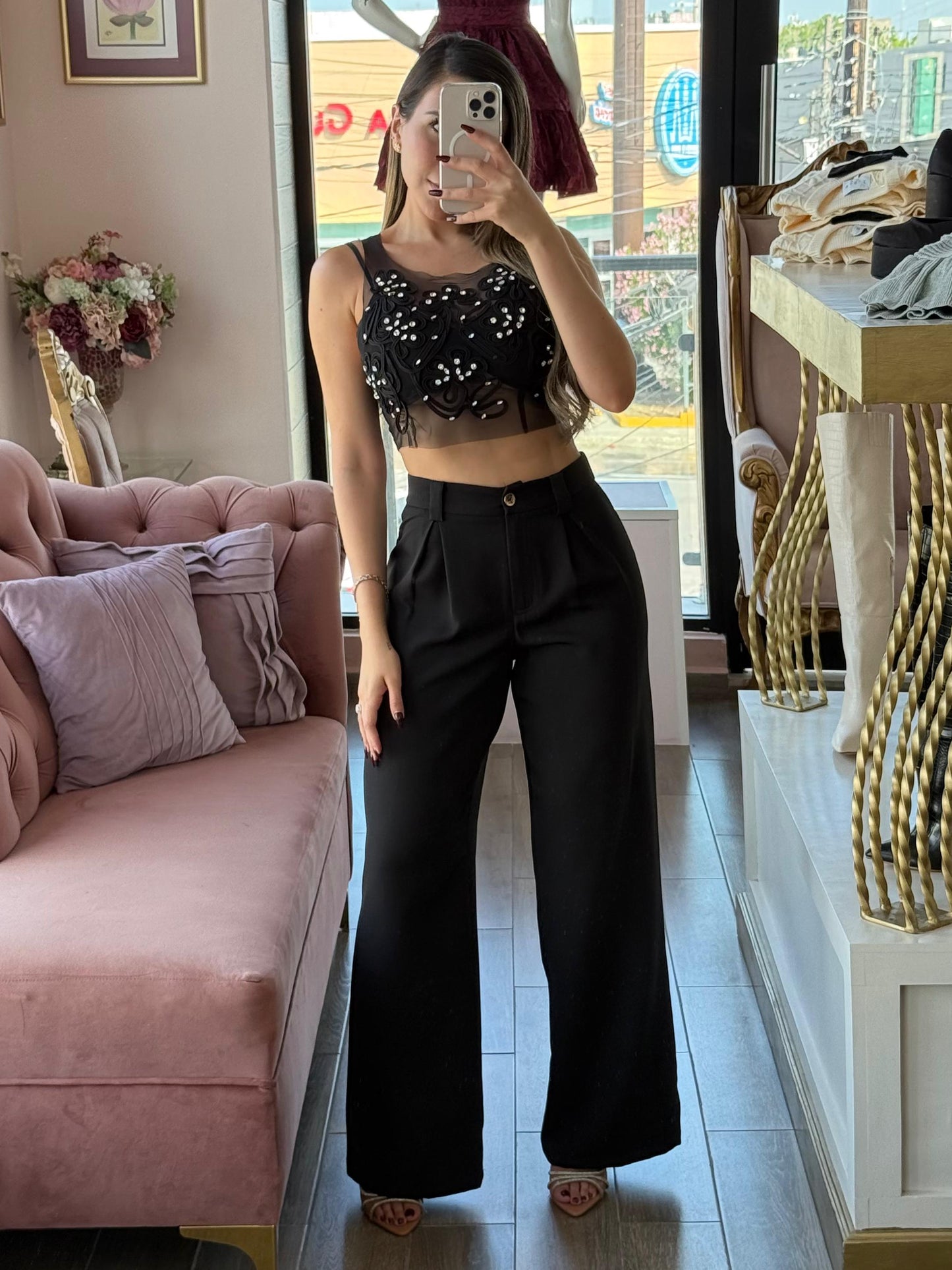 Set de transparencia negro con aplicaciones en top y pantalón amplio