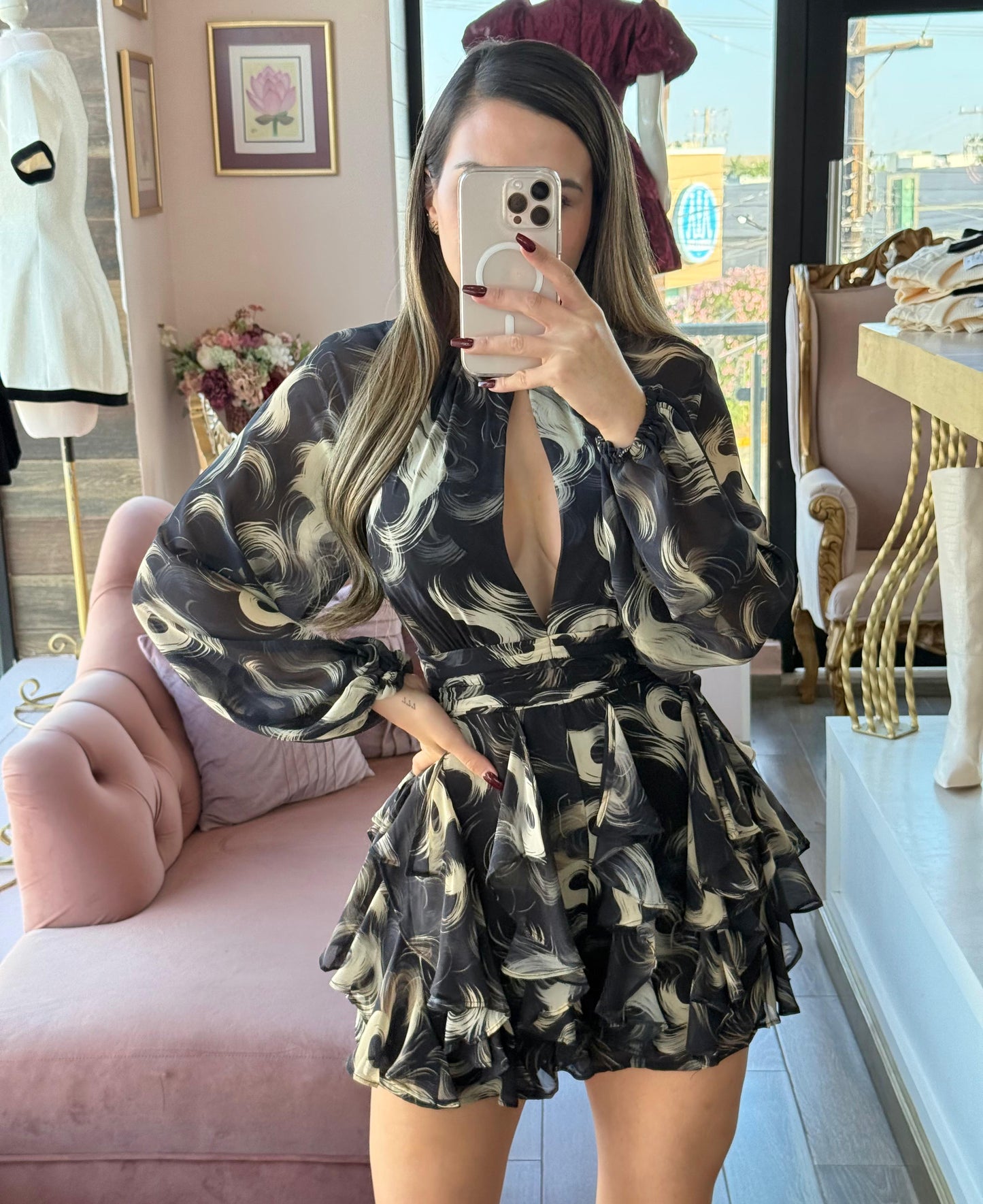 Jumpsuit corto con bajo volantes asimetrico, estampado