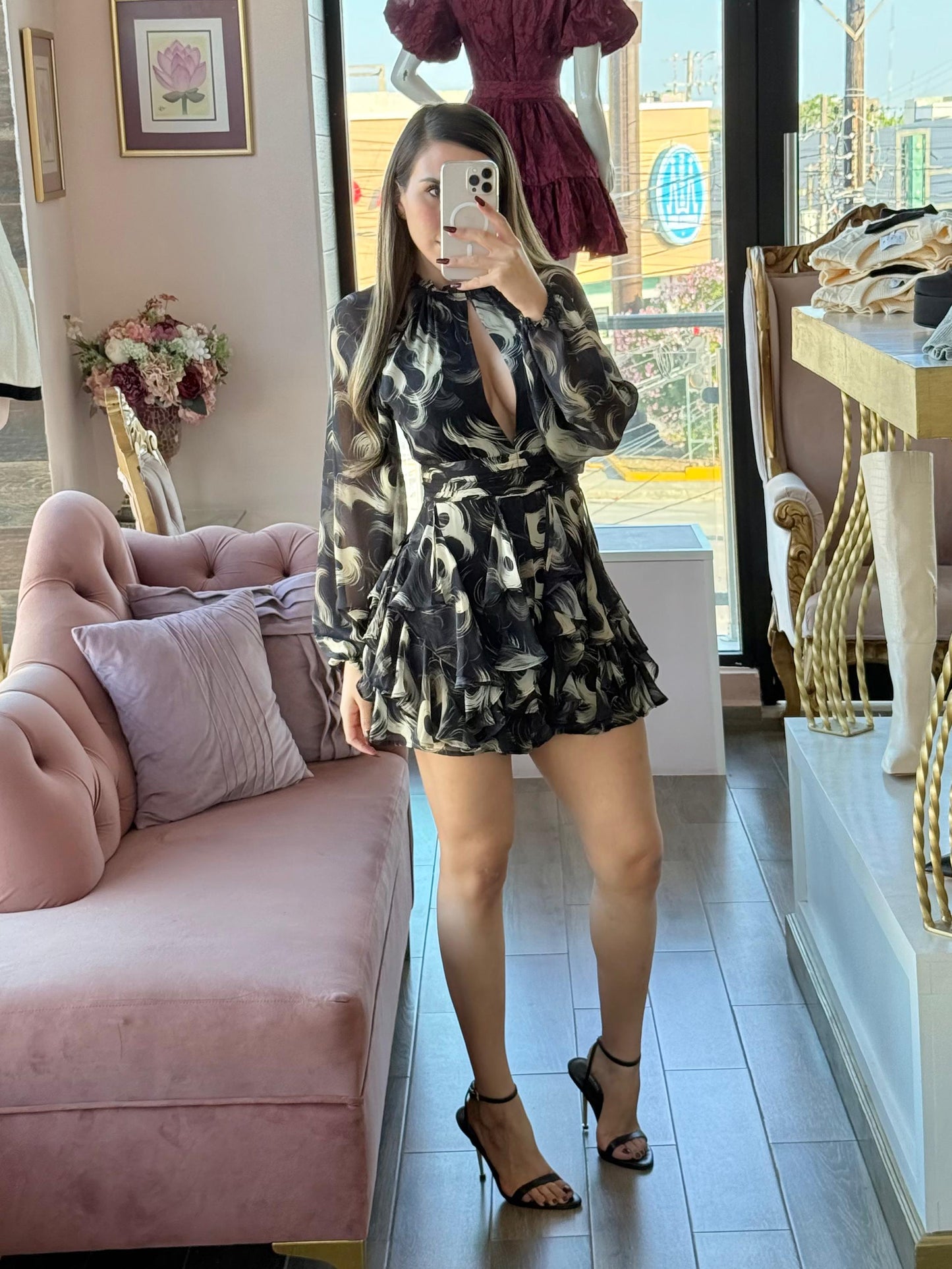 Jumpsuit corto con bajo volantes asimetrico, estampado