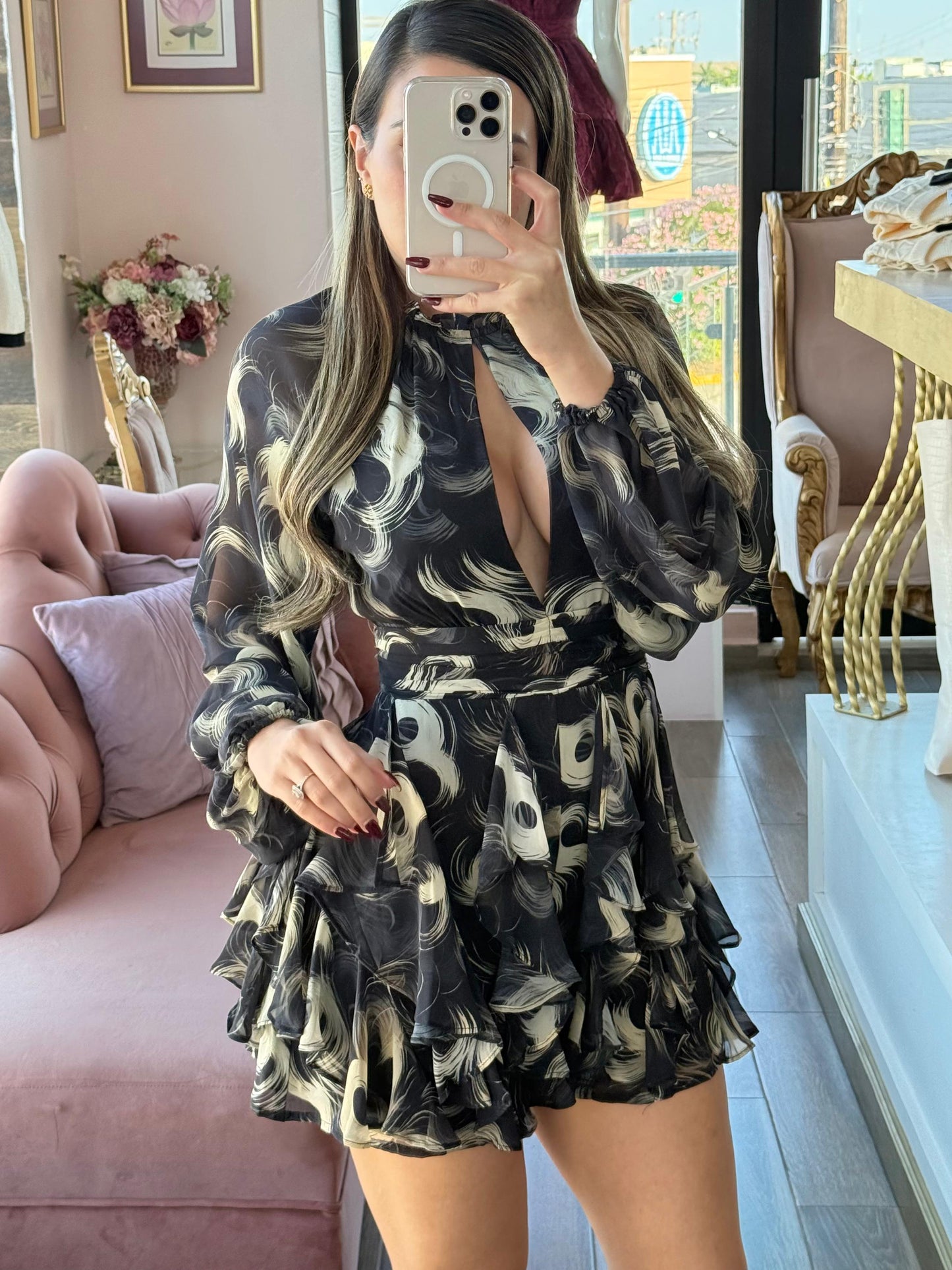 Jumpsuit corto con bajo volantes asimetrico, estampado