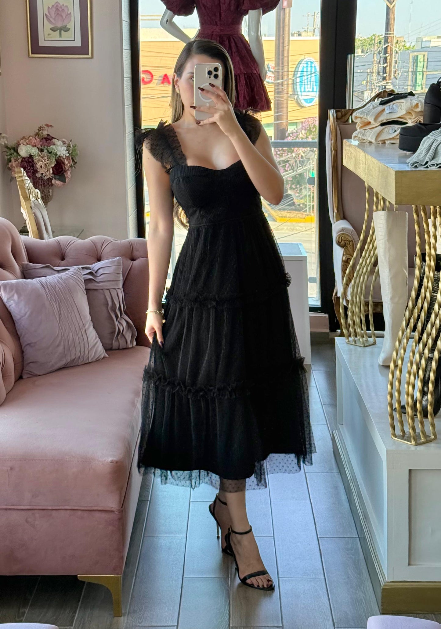 Vestido midi de tul negro con textura, caída en capas