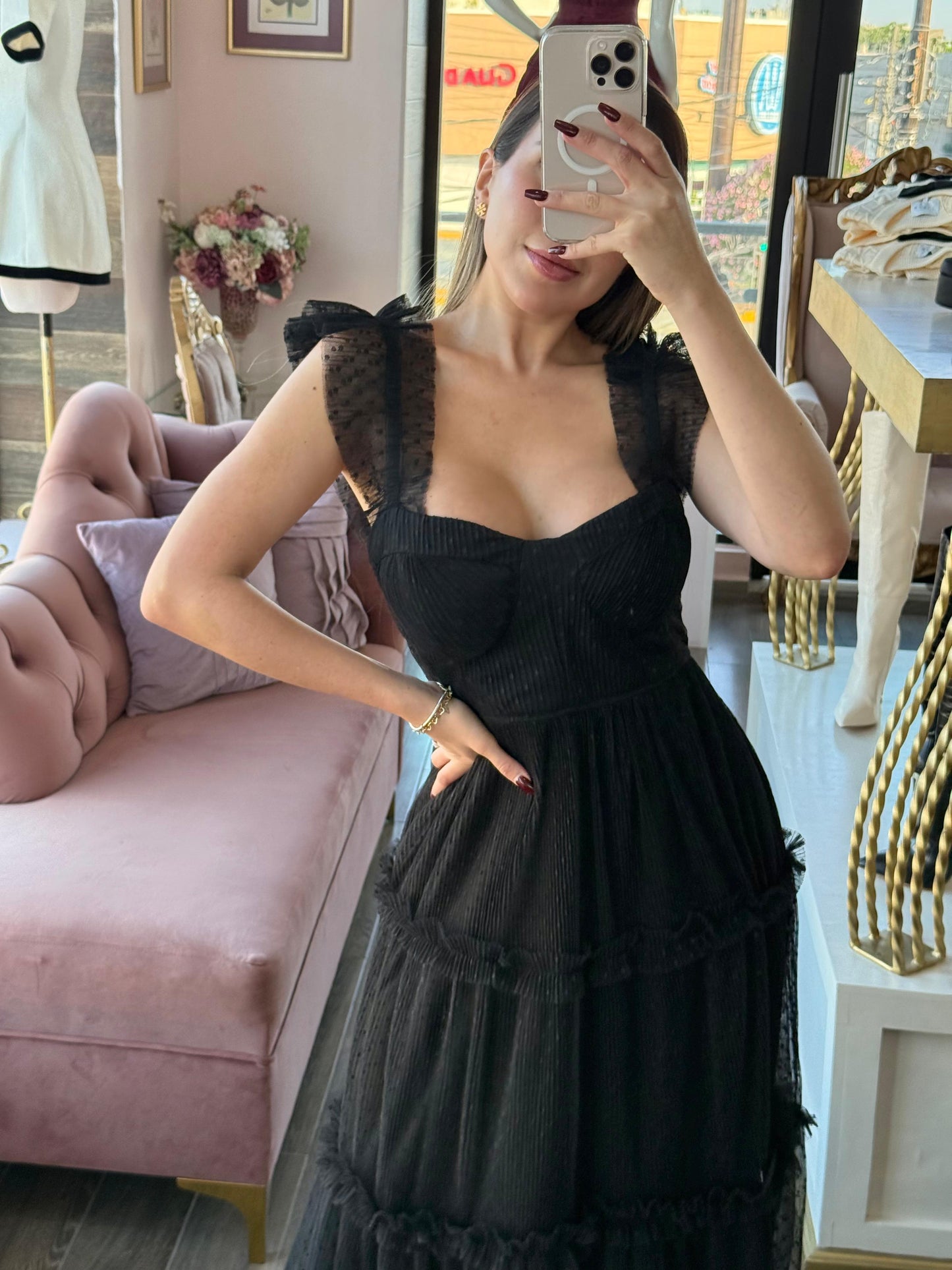 Vestido midi de tul negro con textura, caída en capas