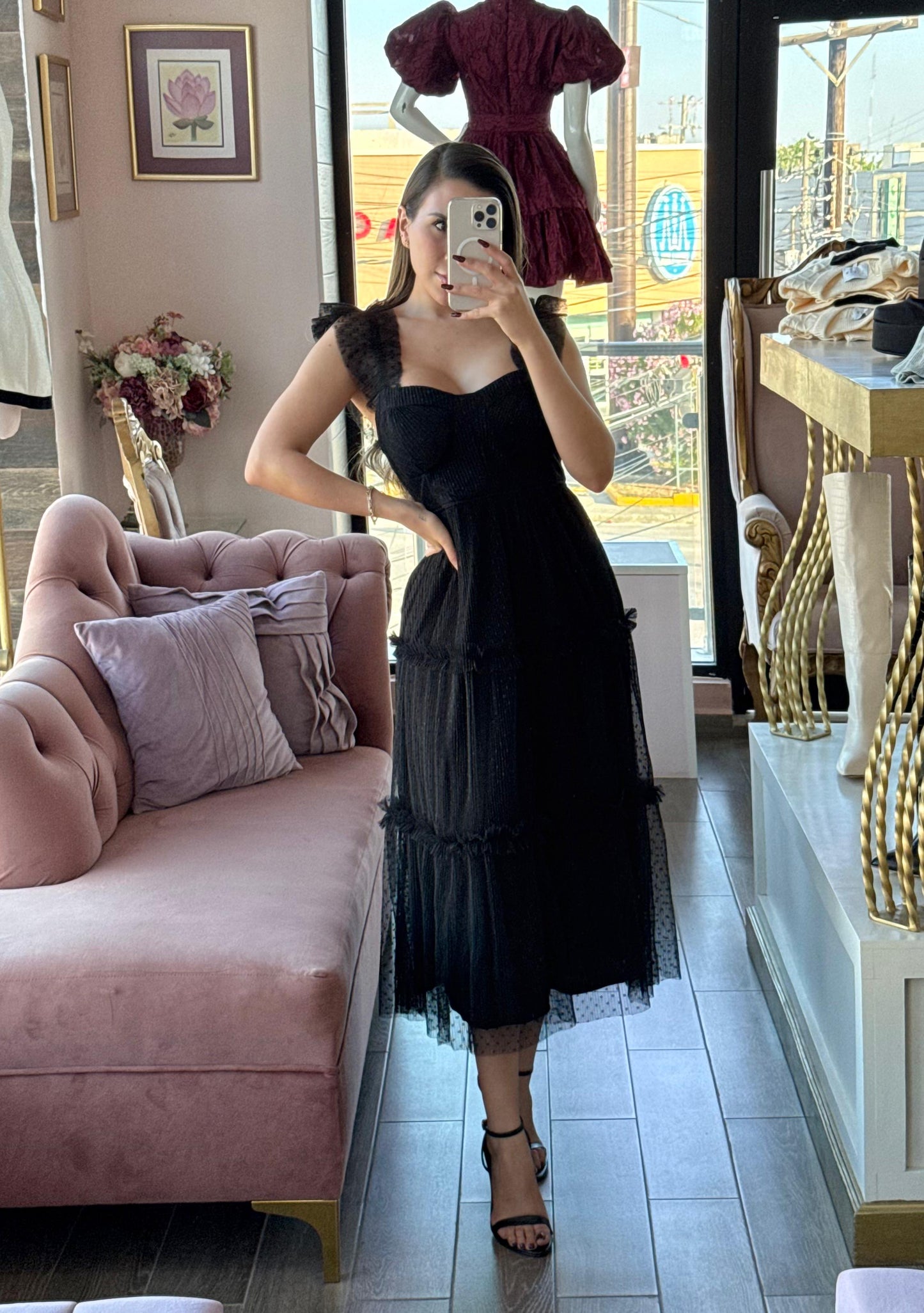 Vestido midi de tul negro con textura, caída en capas