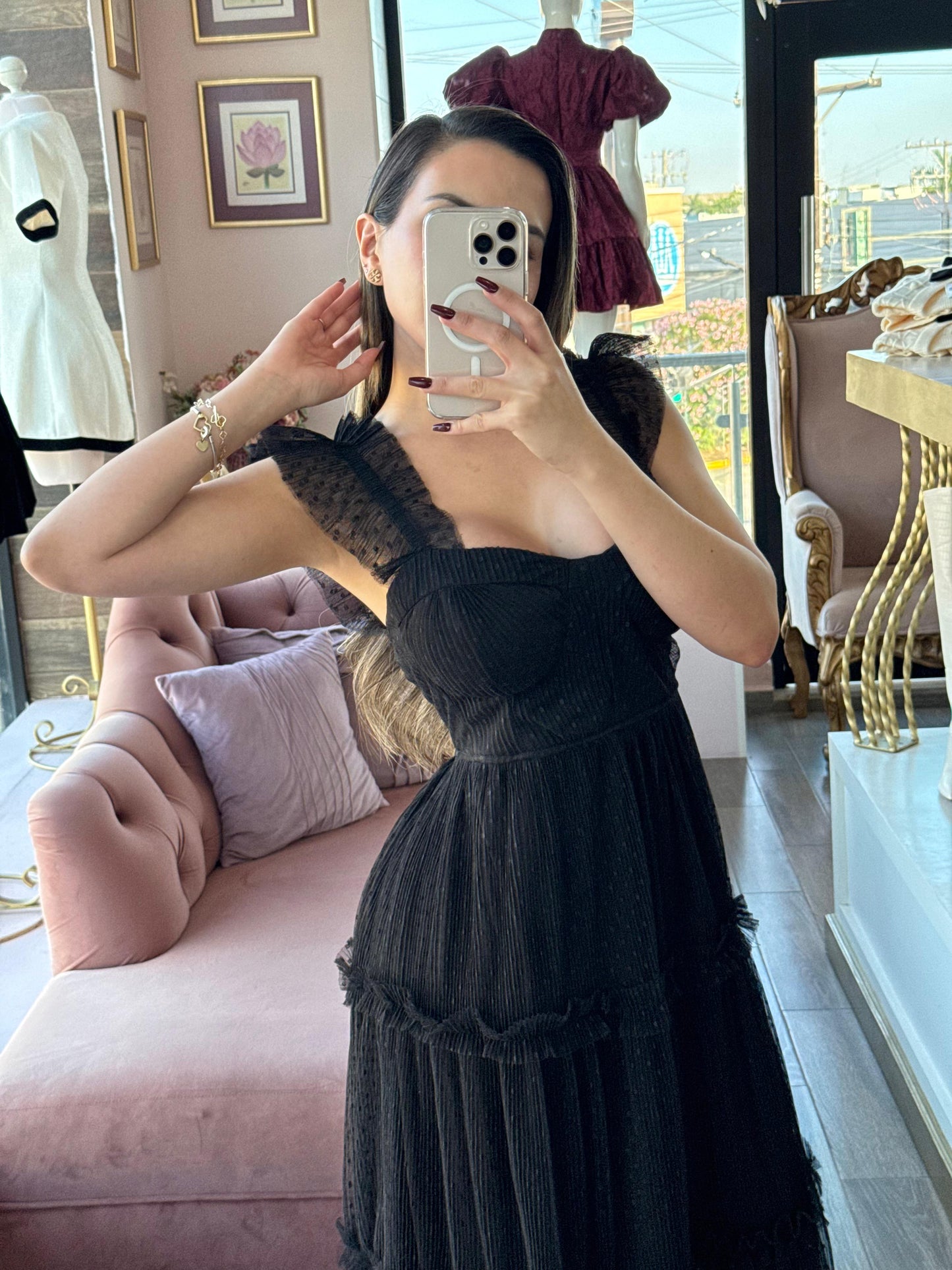 Vestido midi de tul negro con textura, caída en capas