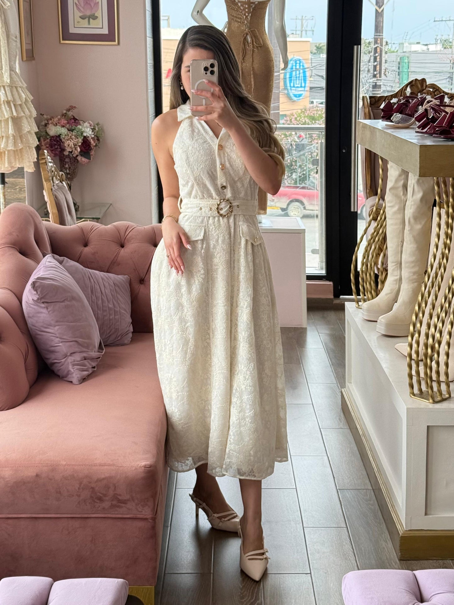 Vestido midi con cuello camisero y falda de caída fluida