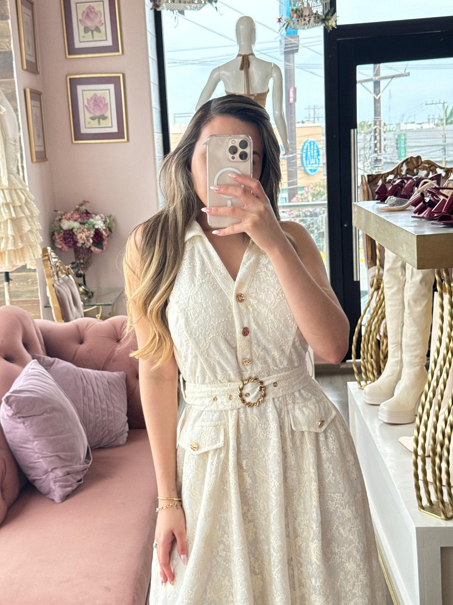 Vestido midi con cuello camisero y falda de caída fluida