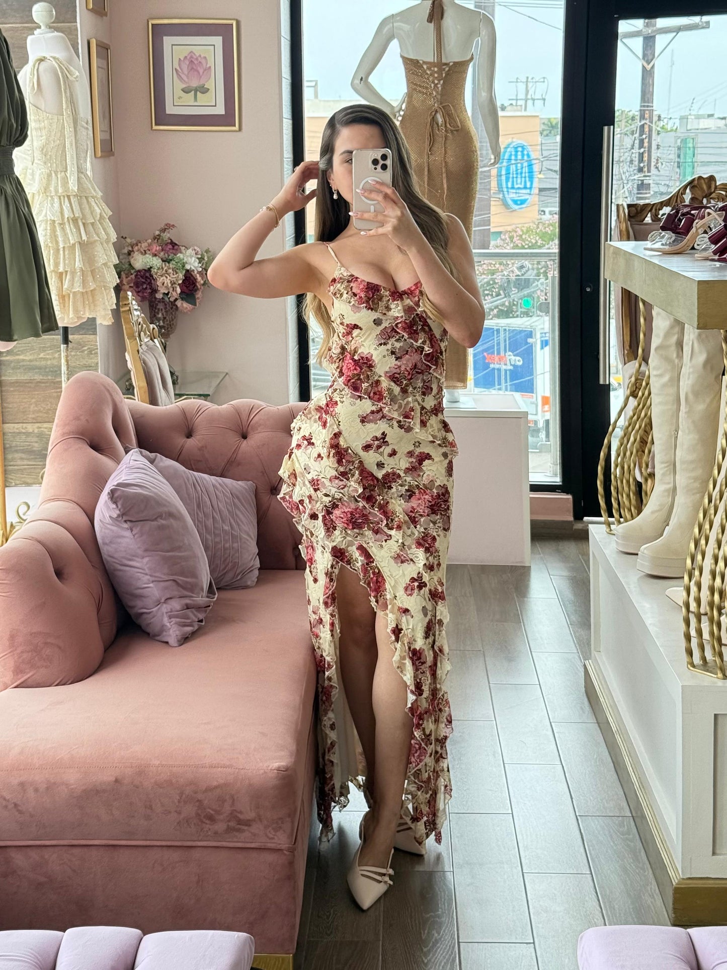 Vestido largo floral con abertura frontal