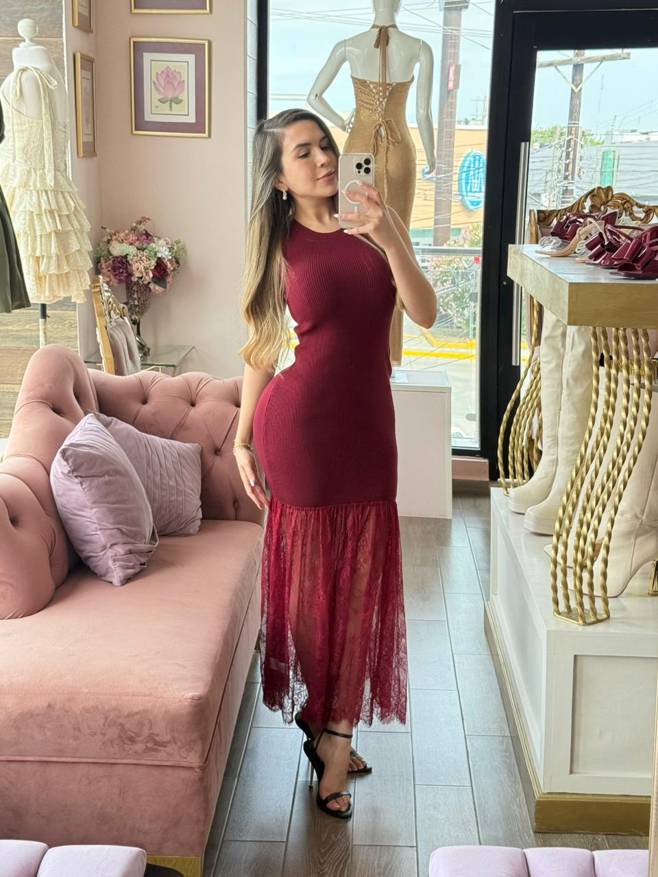 Vestido midi de punto con encaje sin mangas