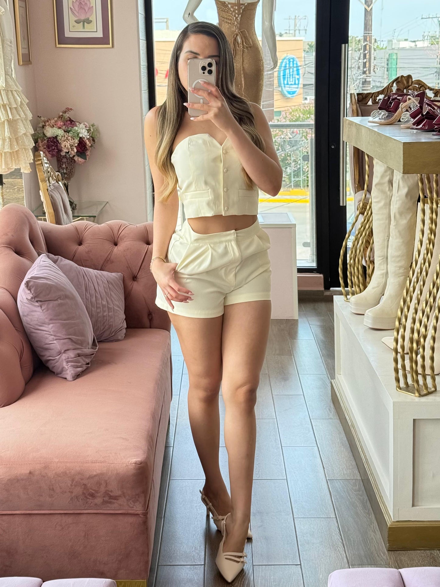 Set strapless con short de tiro alto