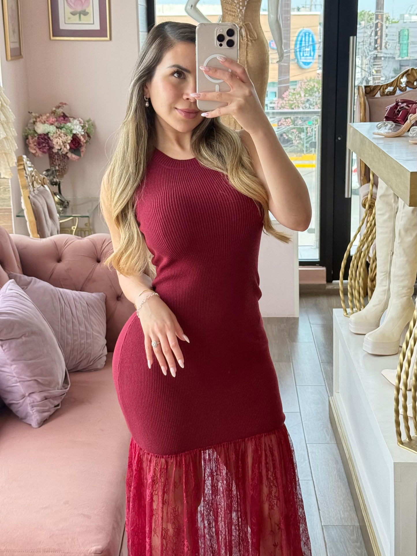 Vestido midi de punto con encaje sin mangas