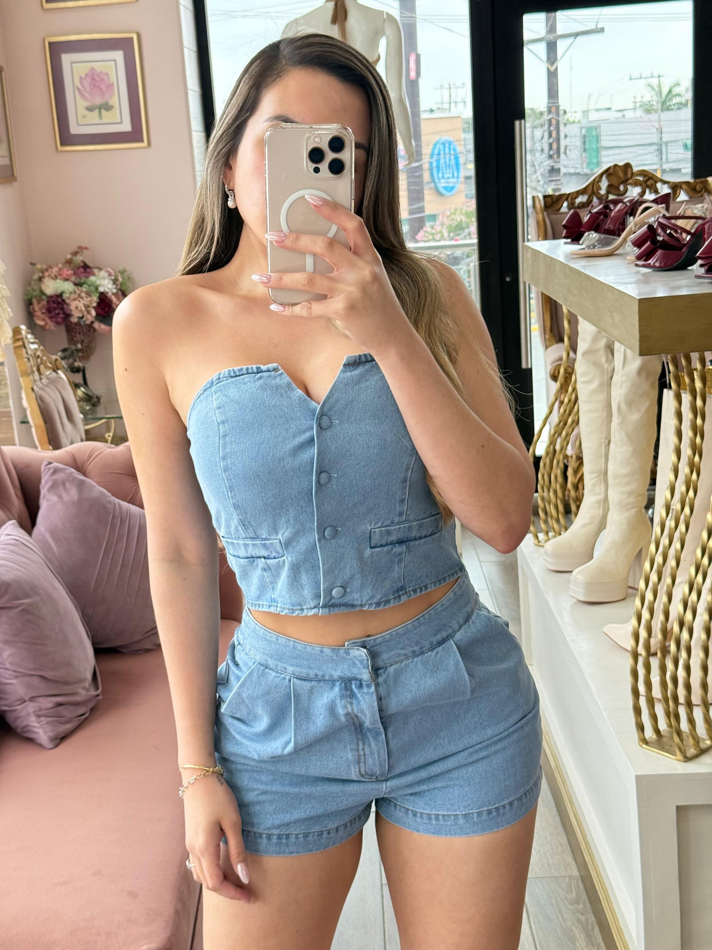 Set de mezclilla con top strapless y short de tiro alto