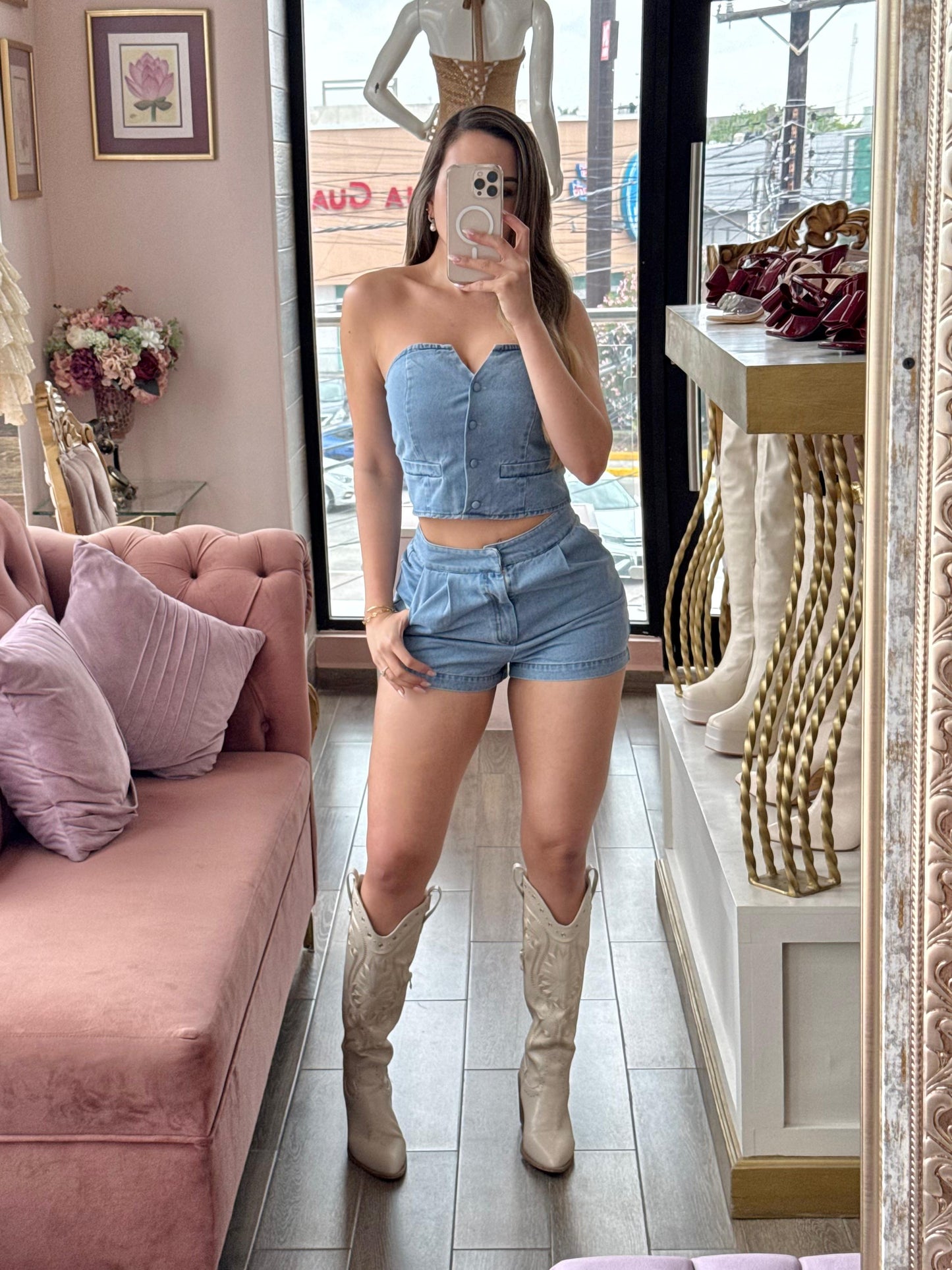 Set de mezclilla con top strapless y short de tiro alto