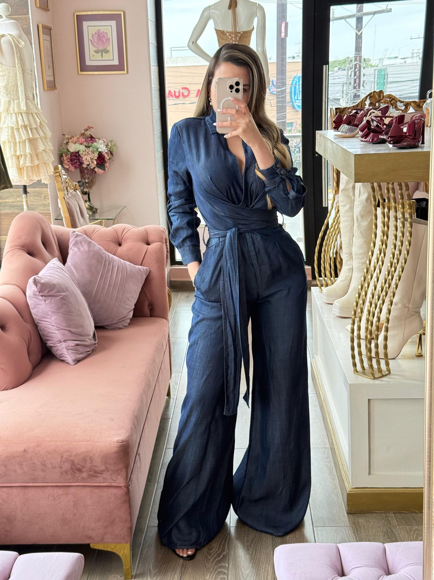 Jumpsuit de mezclilla con diseño envolvente