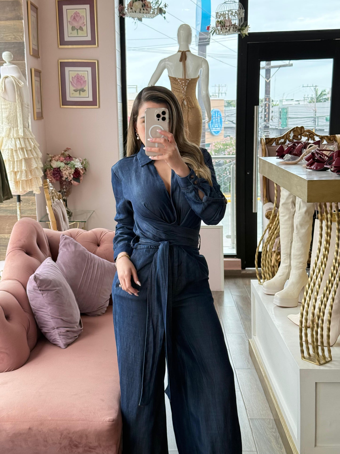 Jumpsuit de mezclilla con diseño envolvente