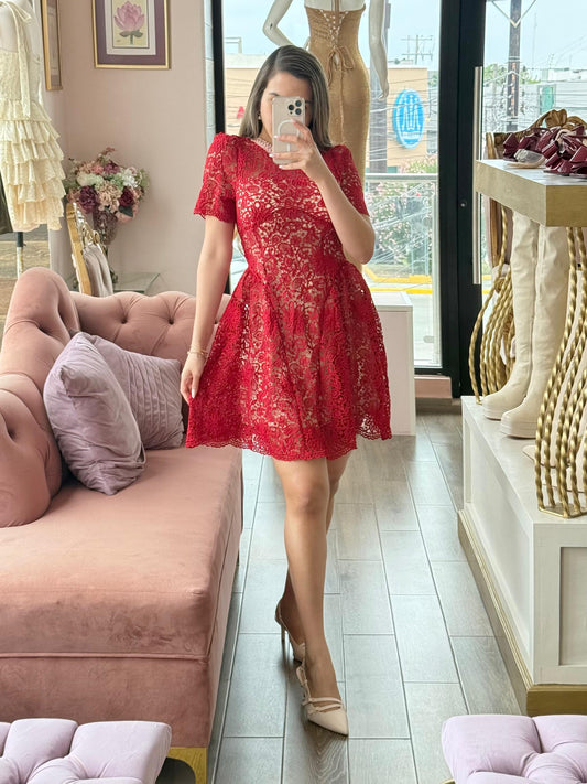 Vestido corto de encaje con corte fit & flare de mangas cortas