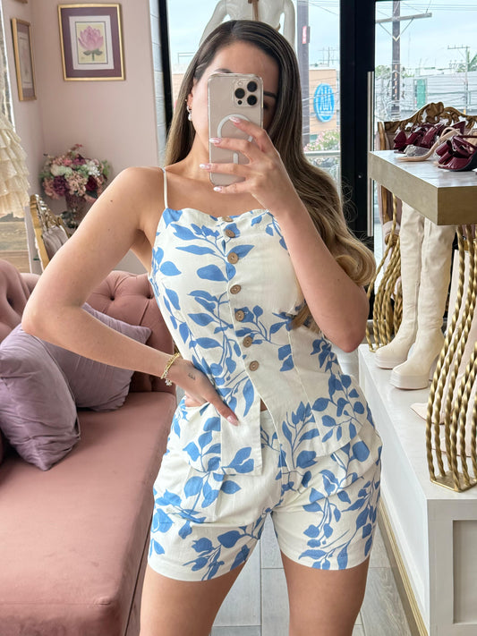 Set estampado floral con top de tirantes y short de tiro alto